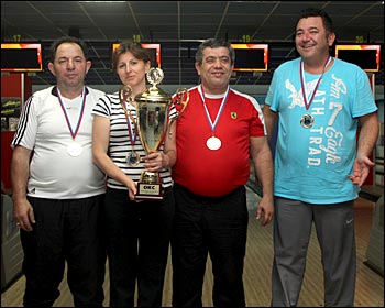 Победительница восьмого этапа чемпионата по боулингу ОКС БОУЛИНГ 2013 команда ТоргСантех